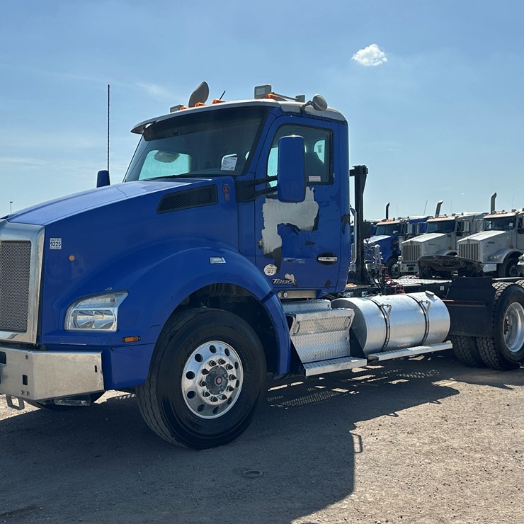 2015 KENWORTH T880