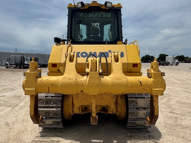 komatsu-d65ex-18-image-6