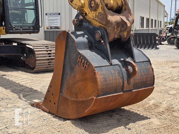 2017-caterpillar-323fl-image-12