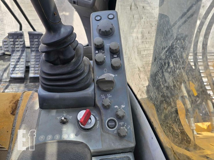 2018-deere-245g-lc-image-19