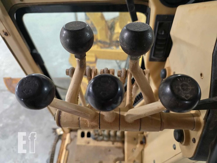 2003-caterpillar-12h-image-18