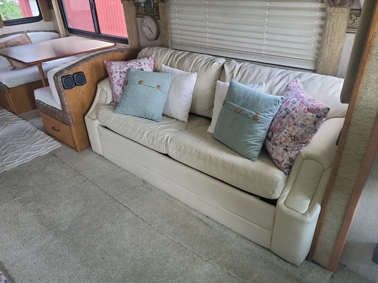 2003-fleetwood-bounder-39z-class-a-motorhome-on-freightliner-chassis-image-16