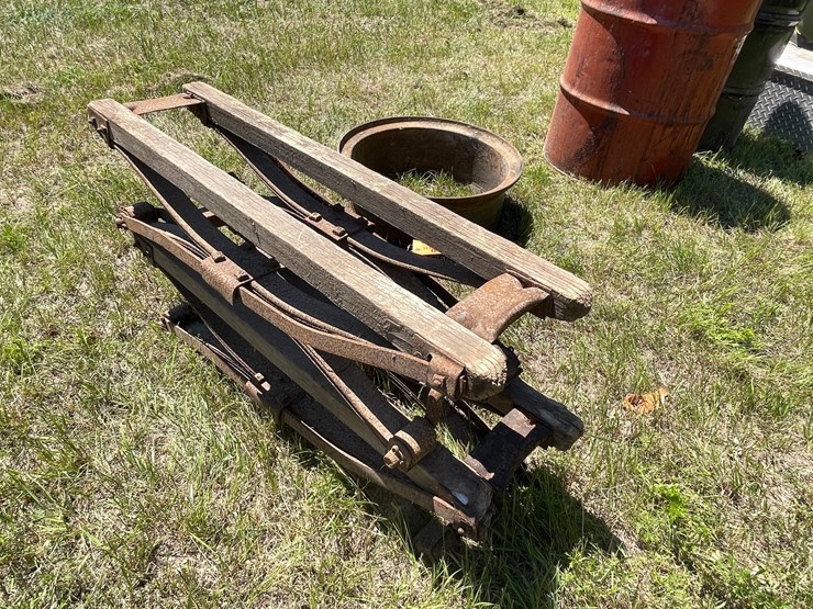 #3312-•-(2)-horse-buggy-springs-image-7