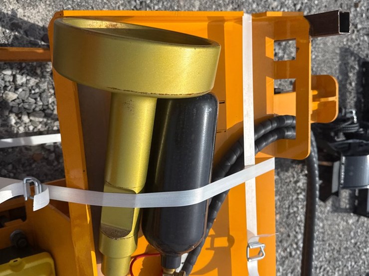 #2001-•-unused-future-sd680-skid-steer-pile-hammer-adzc680260581-inv#48824-image-6