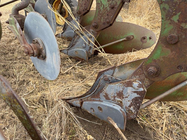 john-deere-pull-type-four-bottom-plow-image-23