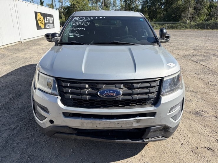 2016-ford-explorer-image-8
