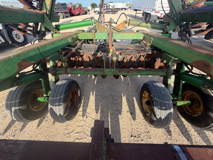 john-deere-630-image-8