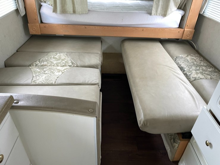 #1036-•-2003-keystone-bunkhouse-26'-camper-(has-wi-title)-image-29