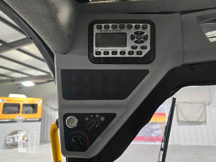 2021-jcb-3ts-8t-image-18