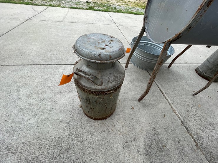 #2308-•-cream-city-133-milk-can-with-lid-image-5
