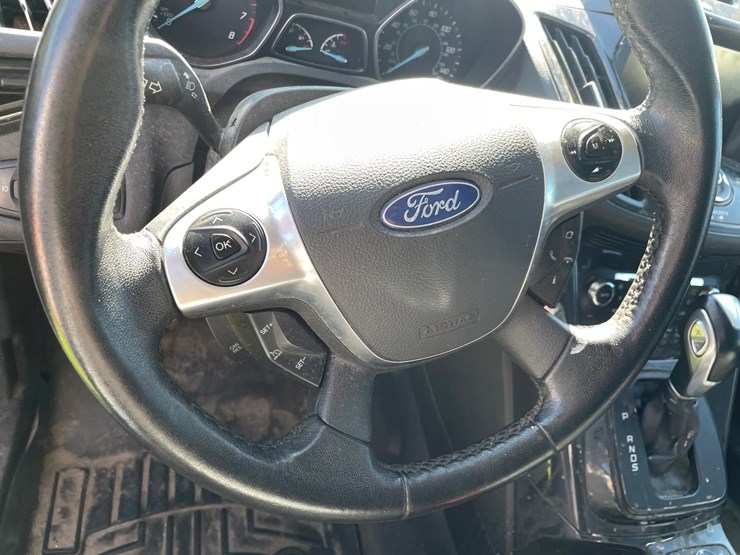2014-ford-escape-titanium-image-35