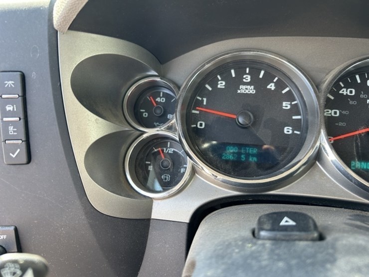 2010-chevrolet-silverado-2500-image-27