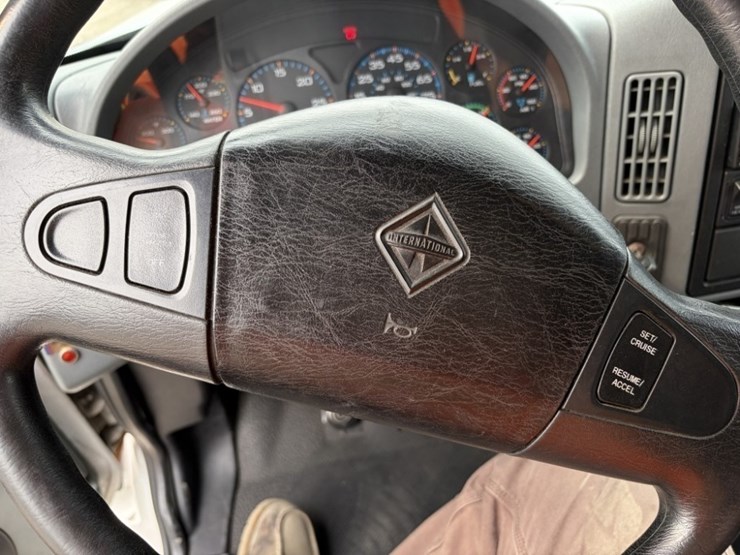 2002-international-durastar-4400-image-33
