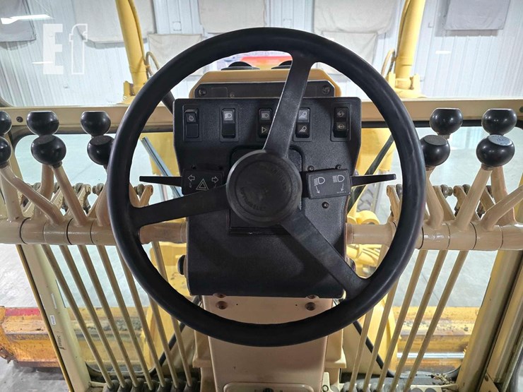 2005-caterpillar-143h-image-16