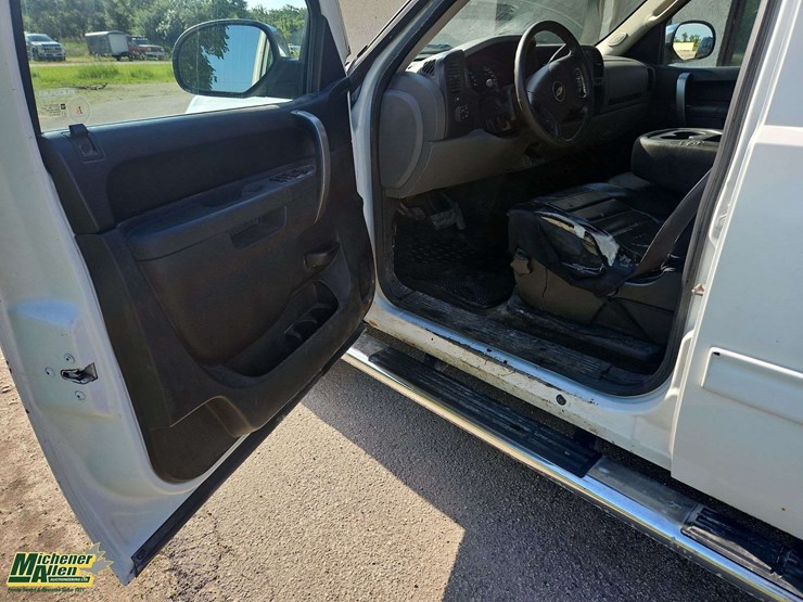 2013-chevrolet-silverado-1500-image-16