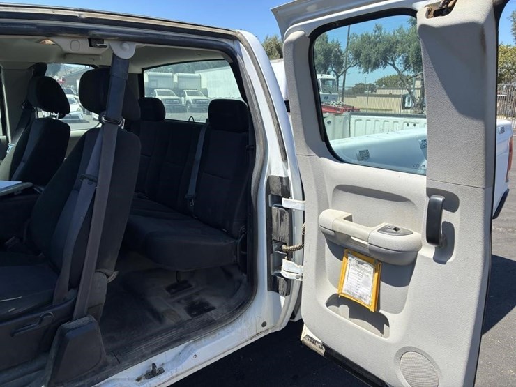 2012-gmc-sierra-2500-image-13
