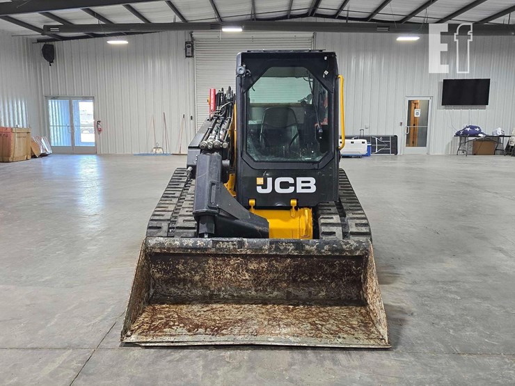2022-jcb-3ts-8t-image-7