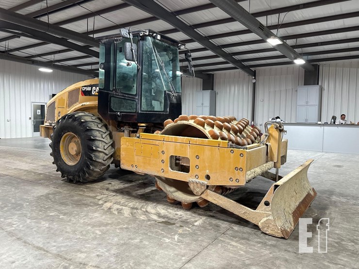 2019-caterpillar-cp56b-image-2