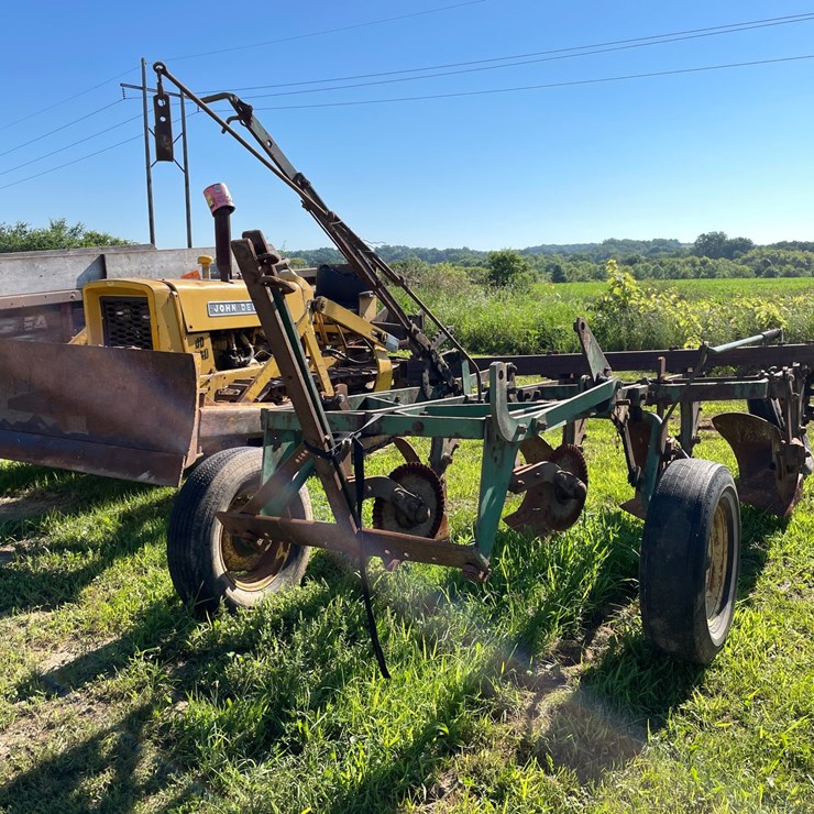 #2095 • John Deere 620A Plow