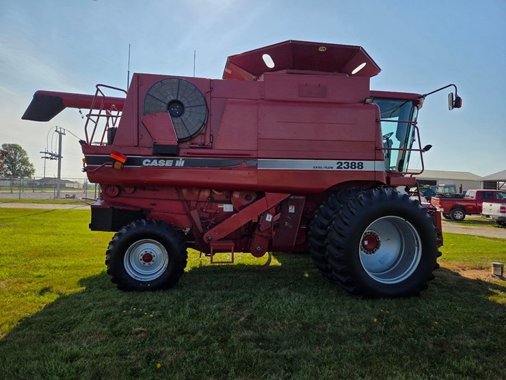 cih-2388-axial-flow-combine-image-50