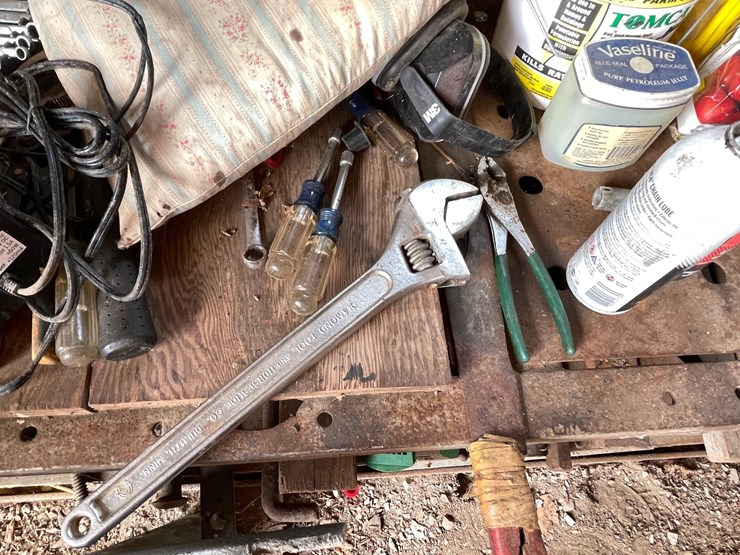 #2297-•-contents-of-workbench-image-8