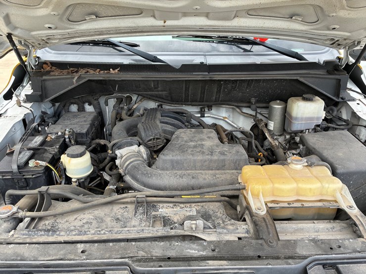 2021-nissan-nv2500-image-12