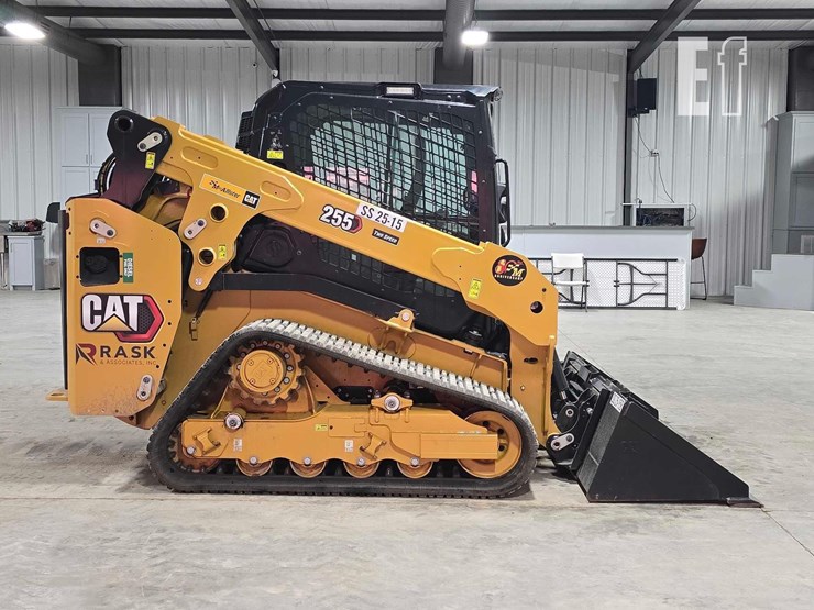 2025-caterpillar-255-image-6