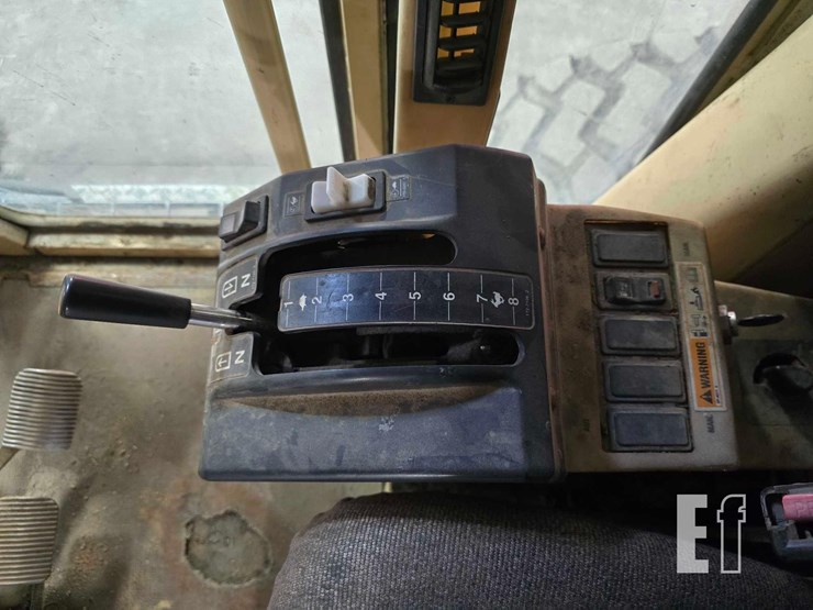2004-caterpillar-140h-image-19