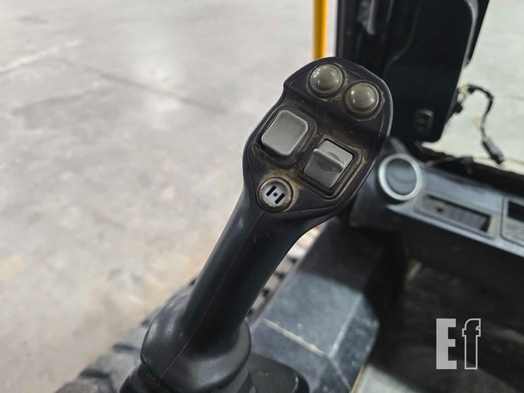2020-jcb-3ts-8t-image-16