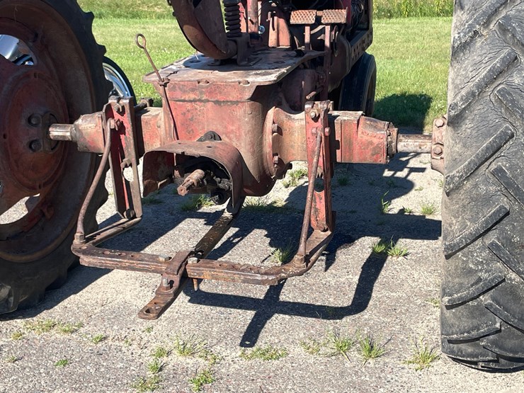 #1021-•-farmall-h-tractor-image-9