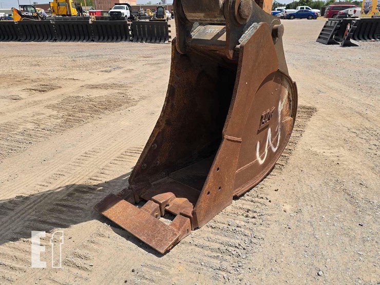 2018-deere-245g-lc-image-9
