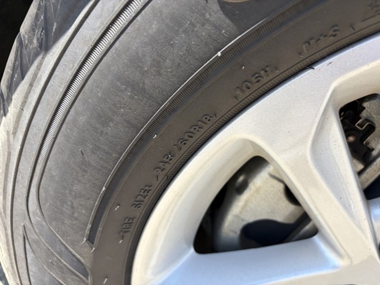 2017-ford-explorer-image-16