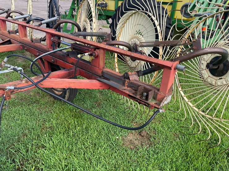 #1029-•-h&s-(12)-wheel-rake-image-16