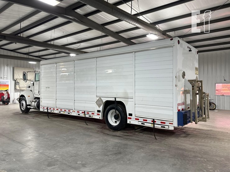 2015-peterbilt-337-image-4