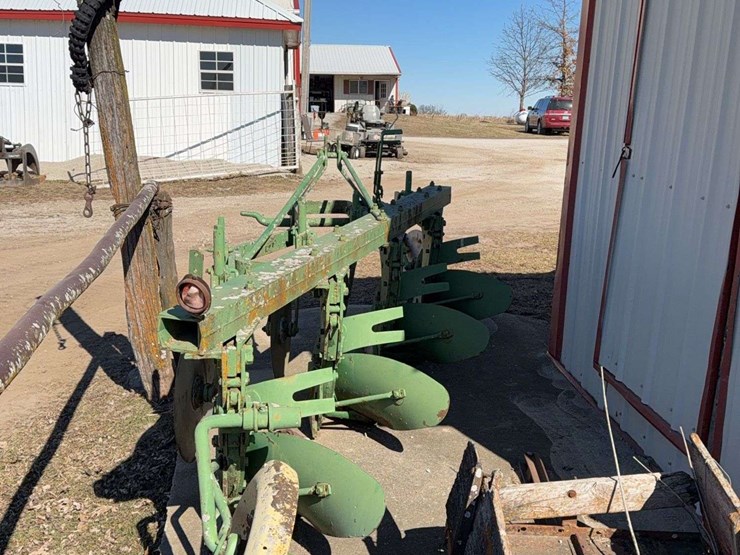 john-deere-three-point-four-bottom-plow-image-5