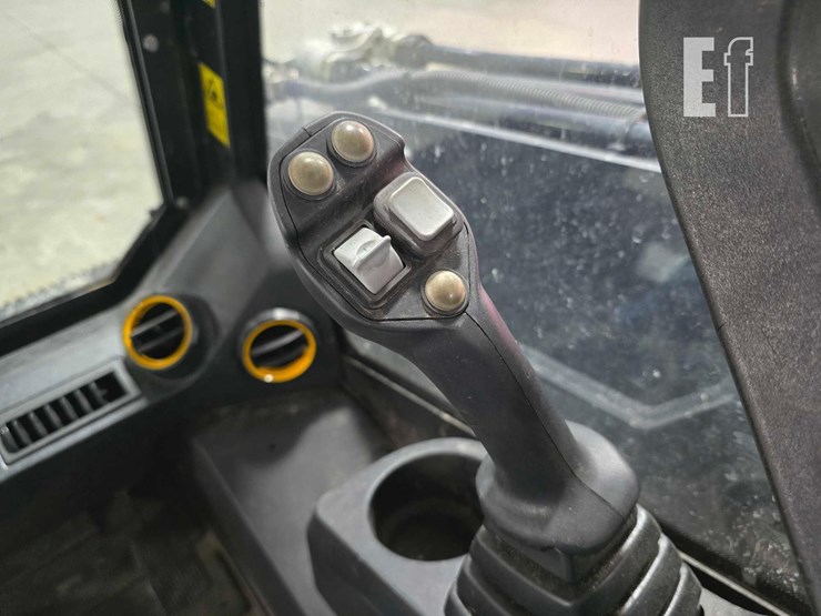 2021-jcb-3ts-8t-image-15