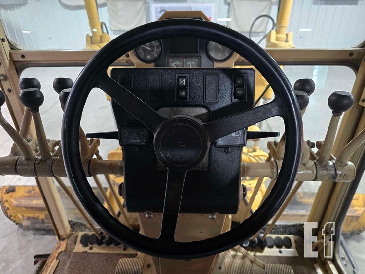 2001-caterpillar-140h-image-16