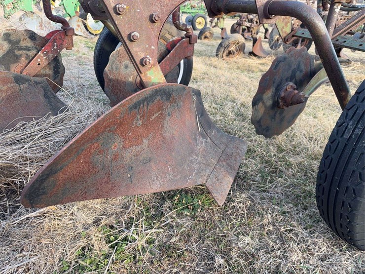john-deere-pull-type-three-bottom-plow-image-14