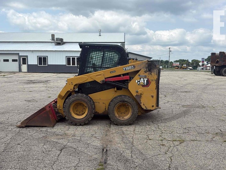 2021-caterpillar-236d3-image-2