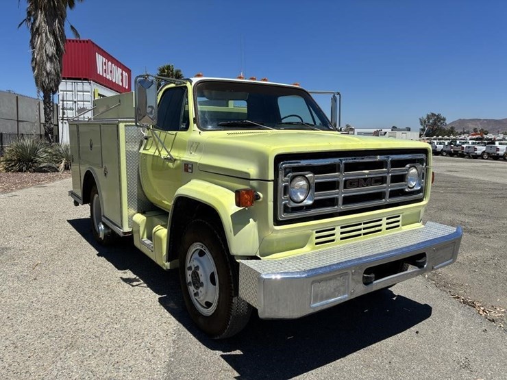 1983-gmc-c6000-firetruck-image-2