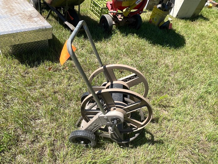 #3243-•-vintage-wood-hose-reel-with-plastic-hose-reel-image-10
