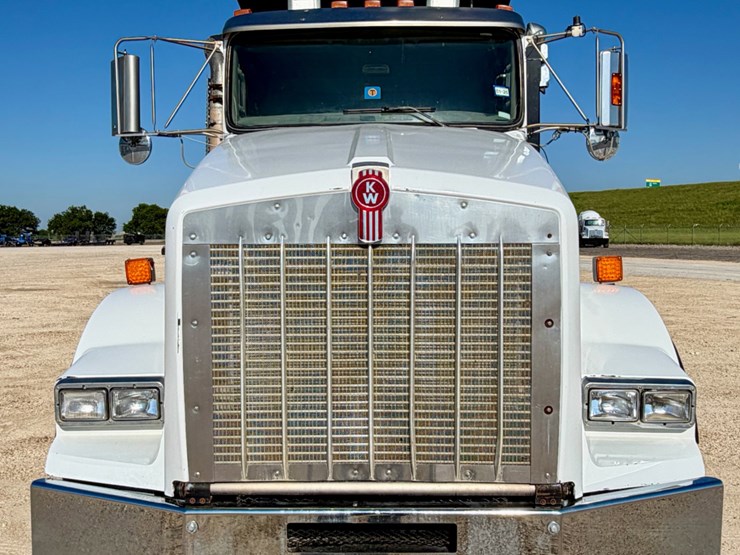 2011-kenworth-t800-image-2