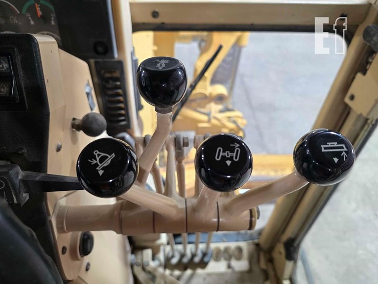 2006-caterpillar-140h-image-18