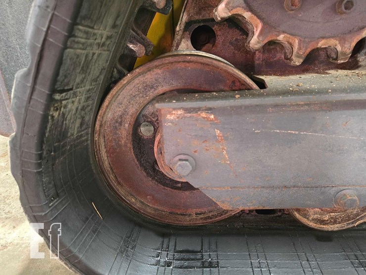 2012-deere-333d-image-30