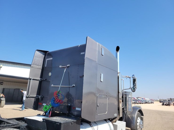 2006-peterbilt-379-image-21