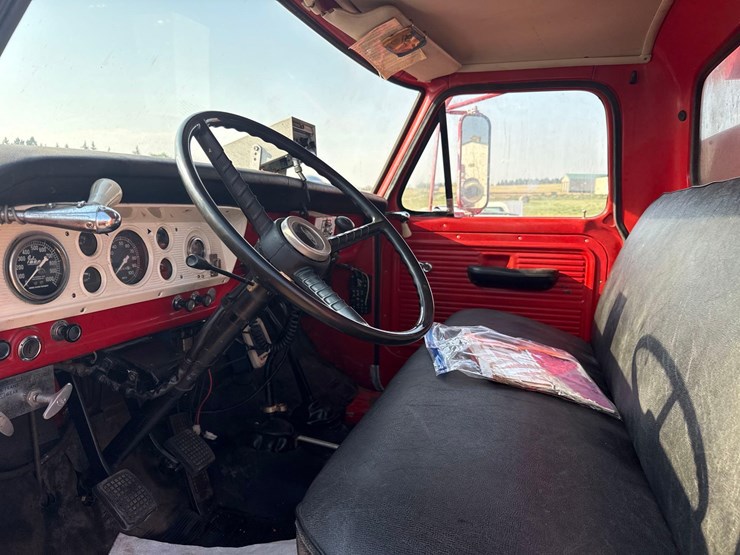 1970-ford-fire-truck-image-9