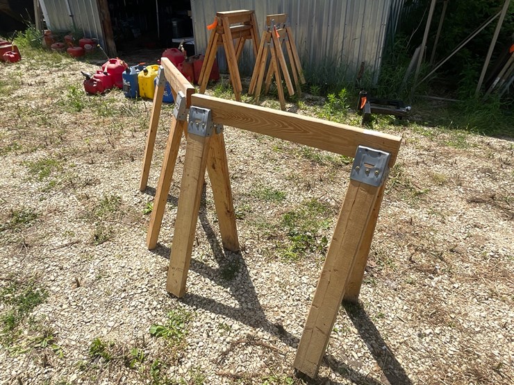 #3337-•-(2)-menards-wood-sawhorses-image-5