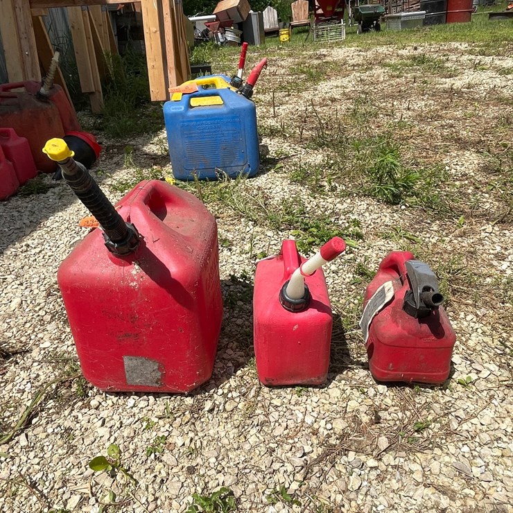 #3341 • (3) Poly Gas Cans