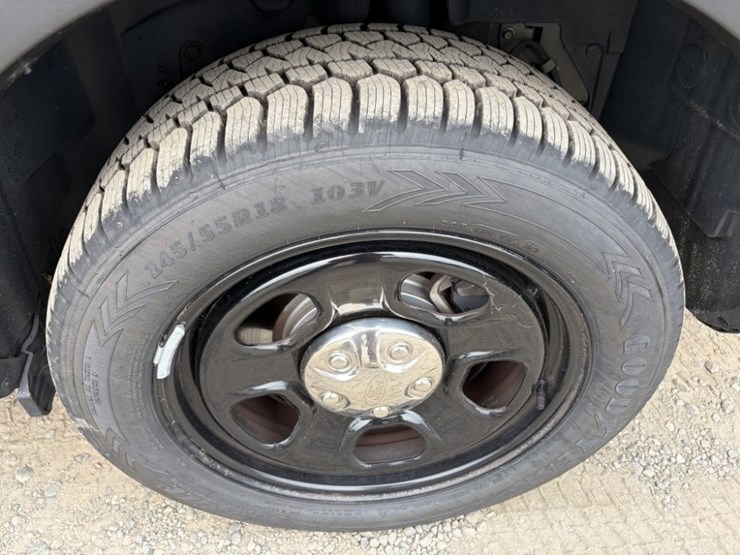 2017-ford-explorer-image-16