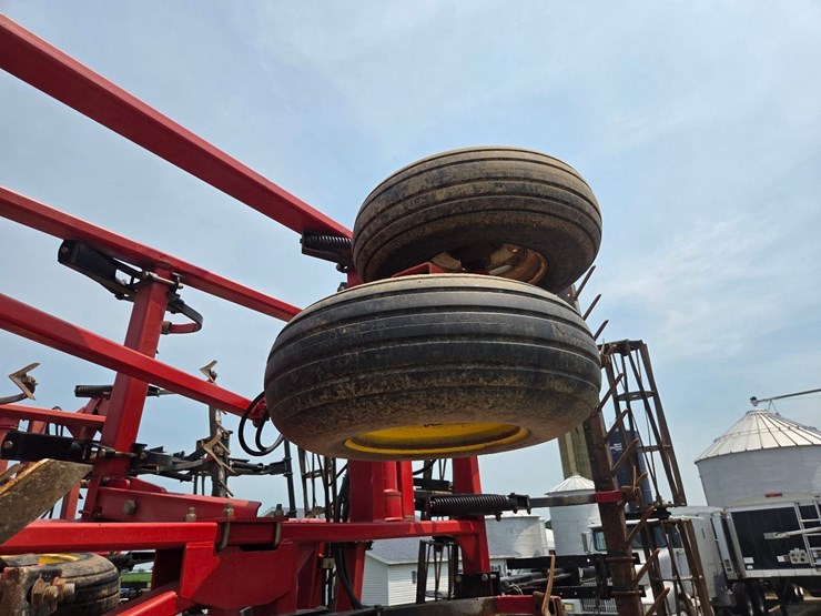 44'-sunflower-5055-44-field-cultivator-image-21